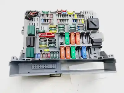 Second-hand car spare part fuse box unit for bmw serie 1 berlina (e81/e87) 118d oem iam references 6906621