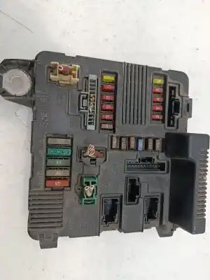 Second-hand car spare part fuse box unit for renault megane ii familiar authentique confort 135 cv / 99 kw oem iam references 8200306032a  