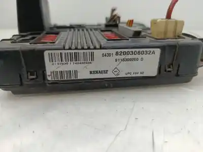 Second-hand car spare part fuse box unit for renault megane ii familiar authentique confort 135 cv / 99 kw oem iam references 8200306032a  