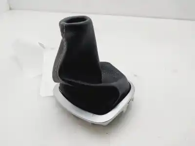 Pezzo di ricambio per auto di seconda mano rivestimento della leva del cambio per renault clio iii confort dynamique riferimenti oem iam 8200408023  