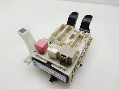 Second-hand car spare part fuse box unit for toyota corolla (e15) luna oem iam references 8273012390  
