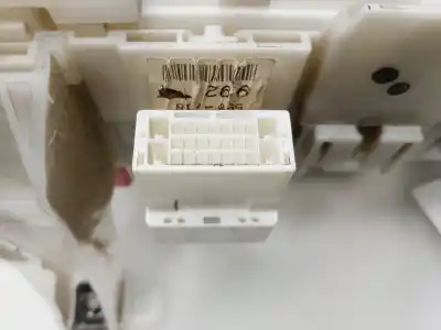 Second-hand car spare part fuse box unit for toyota corolla (e15) luna oem iam references 8273012390  