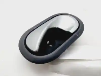 Second-hand car spare part interior left front handle for renault clio iii emotion oem iam references 8200310579  