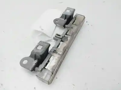 Peça sobressalente para automóvel em segunda mão farolim de travão central por toyota auris sol referências oem iam 8100612011  