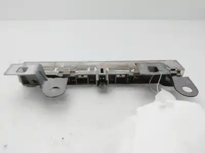 Peça sobressalente para automóvel em segunda mão farolim de travão central por toyota auris sol referências oem iam 8100612011  