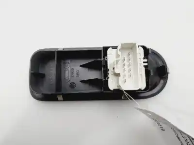 Second-hand car spare part left front power window switch for renault clio iii dynamique oem iam references 8200356519  