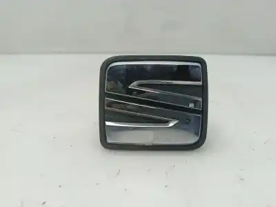 Pièce détachée automobile d'occasion poignée extérieure de coffre / hayon pour seat leon st (5f8) 1.6 tdi références oem iam 5f0827565c