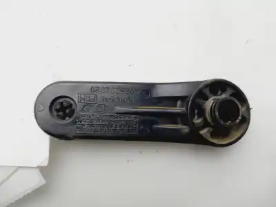 Peça sobressalente para automóvel em segunda mão MANIVELA / MANIPULO DO VIDRO TRASEIRO ESQUERDO por TOYOTA YARIS (KSP9/SCP9/NLP9) Luna Referências OEM IAM 6926002020  