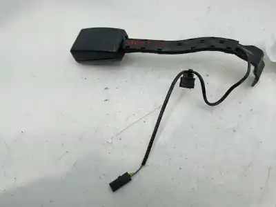 Pezzo di ricambio per auto di seconda mano GANCIO CINTURA ANTERIORE DESTRO per SEAT LEON (1P1) Stylance / Style Riferimenti OEM IAM 5P0857756F  