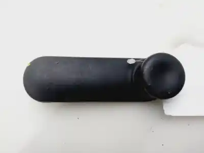 Recambio de automóvil de segunda mano de MANETA ELEVALUNAS TRASERA IZQUIERDA para DACIA SANDERO Ambiance referencias OEM IAM 8200473745  