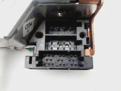 Peça sobressalente para automóvel em segunda mão sistema de áudio / rádio cd por peugeot 1007 dolce referências oem iam 96599990xt  