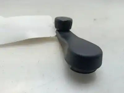 Pièce détachée automobile d'occasion MANIVELLE / POIGNÉE LÈVE VITRE ARRIÈRE GAUCHE pour VOLKSWAGEN POLO V (6R1, 6C1) 1.6 TDI Références OEM IAM 6Q0837581A  