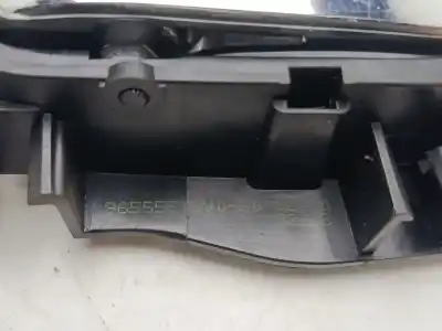 Pièce détachée automobile d'occasion POIGNÉE INTÉRIEURE AVANT GAUCHE pour CITROEN BERLINGO STATION WAGON SX Multispace 109 CV / 80 KW Références OEM IAM 96555518VD  