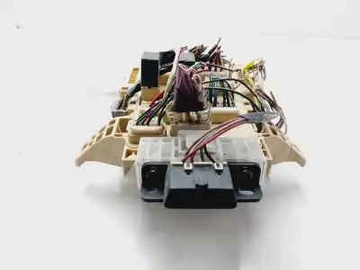 İkinci el araba yedek parçası röle/sigorta kutusu için toyota picnic (m10) 2.2 td 90 cv / 66 kw oem iam referansları 8273044040