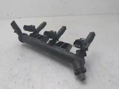 Pezzo di ricambio per auto di seconda mano RAMPA INIETTORI per VOLKSWAGEN FOX (5Z1) Básico Riferimenti OEM IAM 03D133329B  