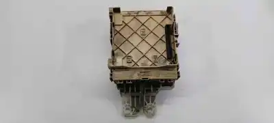 İkinci el araba yedek parçası RÖLE/SIGORTA KUTUSU için TOYOTA AURIS (E18)  OEM IAM referansları 8273012X81  