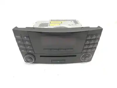 Recambio de automóvil de segunda mano de sistema audio / radio cd para mercedes clase e berlina 1.8 referencias oem iam a2118209889  