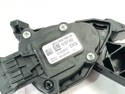 Second-hand car spare part accelerator pedal for opel insignia 2.0 cdti oem iam references 13237352  