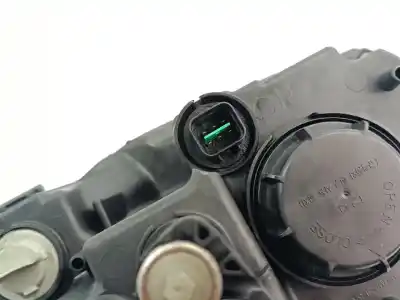 Second-hand car spare part right headlight for kia sorento 2.5 crdi concept oem iam references 921023e5xx  