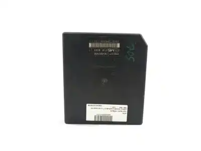 Peça sobressalente para automóvel em segunda mão caixa de fusíveis e relés por renault megane 3 1.5 dci 90ch manual referências oem iam 284b60168r