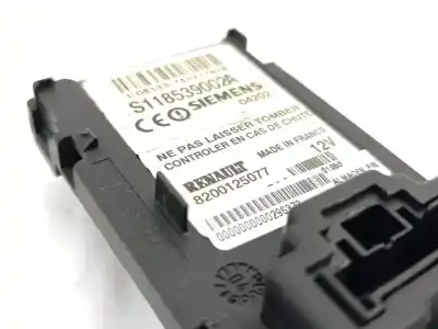 Second-hand car spare part ignition switch for renault scenic ii confort authentique 101 cv / 74 kw oem iam references 8200125077  