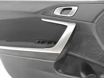 Автозапчастина б/у оббірка передніх дверей ліва для kia xceed (cd) 1.0 t-gdi посилання на oem iam 82370j7000  