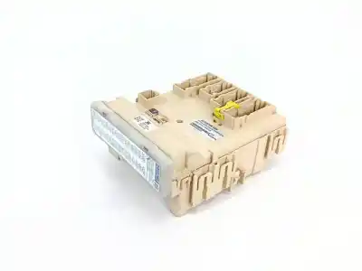 Peça sobressalente para automóvel em segunda mão caixa de fusíveis e relés por toyota auris touring sports e18 hybrid active referências oem iam 8273012x70a  