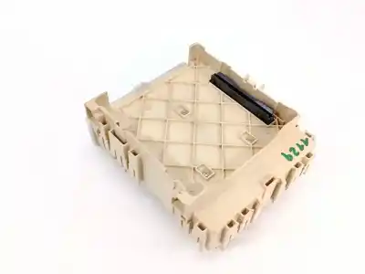 Peça sobressalente para automóvel em segunda mão caixa de fusíveis e relés por toyota auris touring sports e18 hybrid active referências oem iam 8273012x70a  