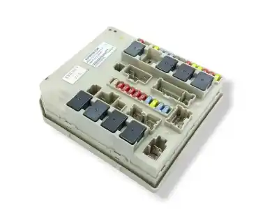Second-hand car spare part fuse box unit for renault clio iii confort dynamique oem iam references 674661c  