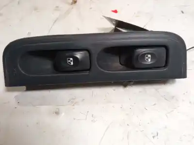 Pièce détachée automobile d'occasion COMMANDE DE LÈVE VITRE AVANT GAUCHE pour RENAULT CLIO II FASE I (B/CB0)  Références OEM IAM 3117414  