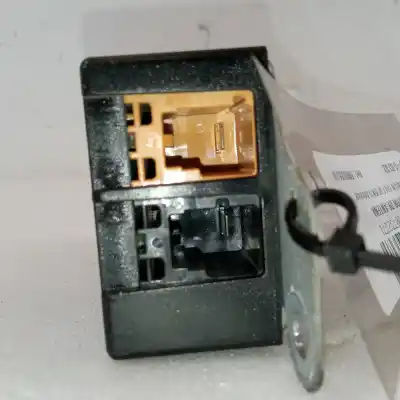 Second-hand car spare part antenna amplifier for volkswagen golf vi (5k1) 2.0 tdi oem iam references 5m0035570b  