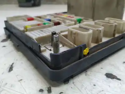 Second-hand car spare part fuse box unit for renault kangoo authentique oem iam references 8200451902  