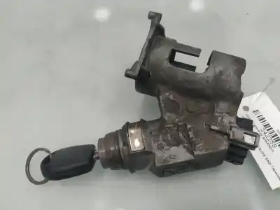 Pièce détachée automobile d'occasion COMMUTATEUR D'ALLUMAGE pour VOLKSWAGEN POLO BERLINA (6N2)  Références OEM IAM 357905851F  