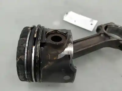 Second-hand car spare part piston for renault clio iii authentique oem iam references   