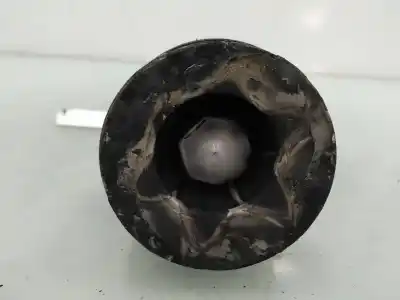 Second-hand car spare part piston for renault clio iii authentique oem iam references   