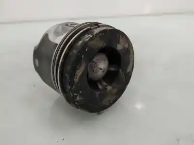 Second-hand car spare part piston for renault clio iii authentique oem iam references   