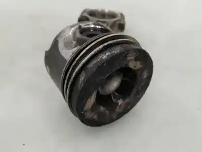 Second-hand car spare part piston for renault clio iii authentique oem iam references   
