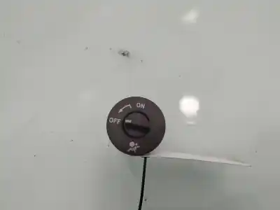 Second-hand car spare part switch for renault clio iii authentique oem iam references 8200169589c  