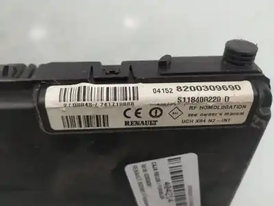 Peça sobressalente para automóvel em segunda mão CAIXA DE FUSÍVEIS E RELÉS por RENAULT GRAND SCÉNIC II (JM0/1_)  Referências OEM IAM 8200309690  
