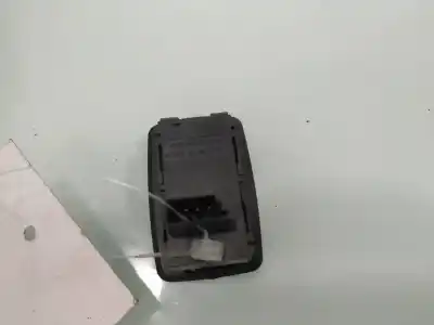 Peça sobressalente para automóvel em segunda mão botão / interruptor elevador vidro traseiro direito por bmw serie 1 berlina (e81/e87) 118d referências oem iam 15939900