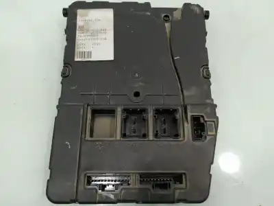 Peça sobressalente para automóvel em segunda mão caixa de fusíveis e relés por renault megane ii classic berlina confort authentique referências oem iam 8200525383