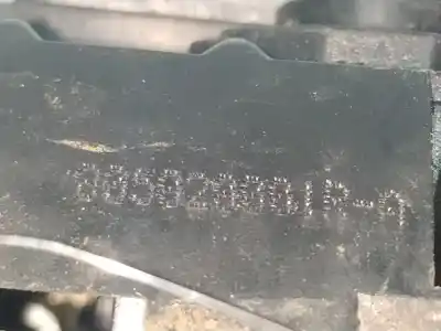 Pezzo di ricambio per auto di seconda mano serratura porta anteriore destra per renault megane iii berlina 5 p dynamique riferimenti oem iam 805020001r