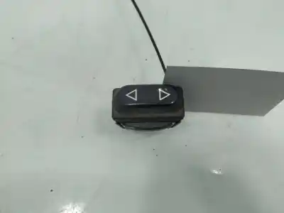 Peça sobressalente para automóvel em segunda mão botão / interruptor elevador vidro dianteiro direito por peugeot 306 berlina 3/4/5 puertas (s2) boulebard referências oem iam   