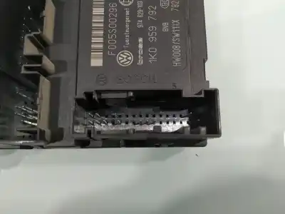 Peça sobressalente para automóvel em segunda mão motor elevador vidro dianteiro direito por volkswagen passat berlina (3c2) highline referências oem iam 1k0959702p