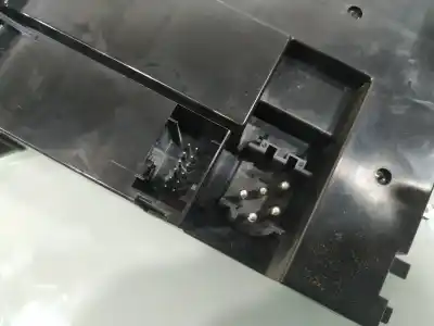 Автозапчастина б/у передній правий віконний вимикач для land rover range rover (lm) * посилання на oem iam yud000253pva