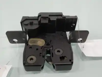 Second-hand car spare part trunk lock for renault clio iii expression oem iam references 8200947699  