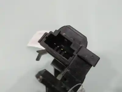 Second-hand car spare part trunk lock for renault clio iii expression oem iam references 8200947699  