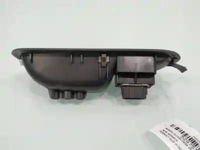 Second-hand car spare part right front power window switch for renault clio iii expression oem iam references 8200356517b  