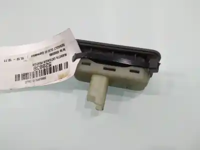 Second-hand car spare part tailgate back door handle for renault clio iii expression oem iam references 8200033855  