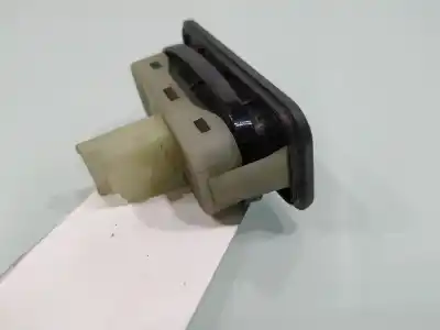 Second-hand car spare part tailgate back door handle for renault clio iii expression oem iam references 8200033855  